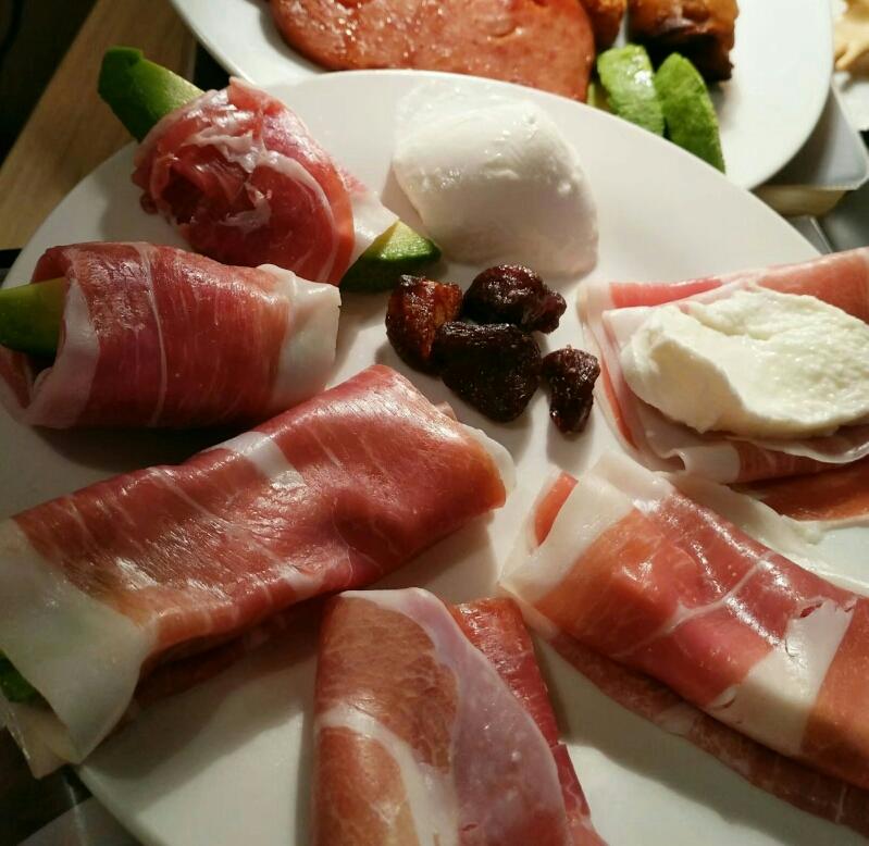 Parma火腿牛油果卷