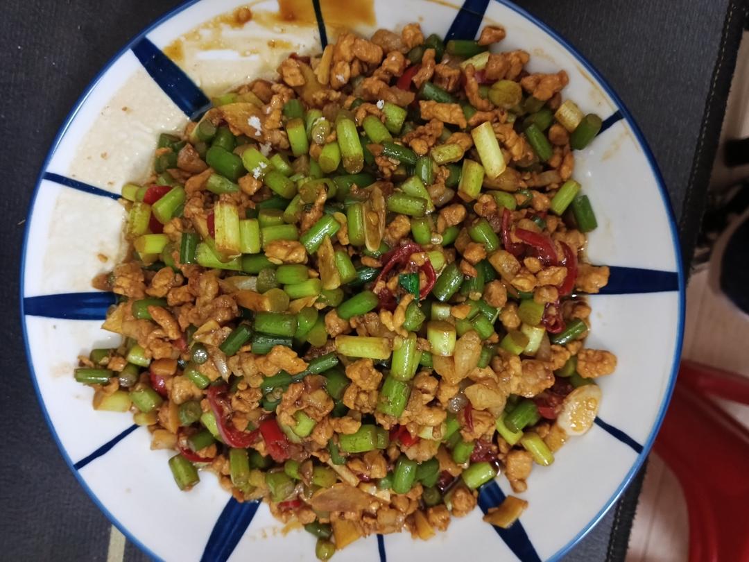 蒜苔炒肉末，三碗米饭都不够吃