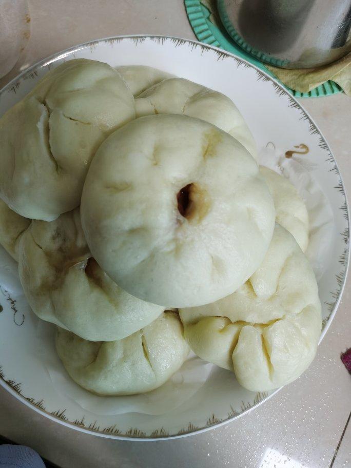 云朵般松软爆浆蜜汁叉烧包