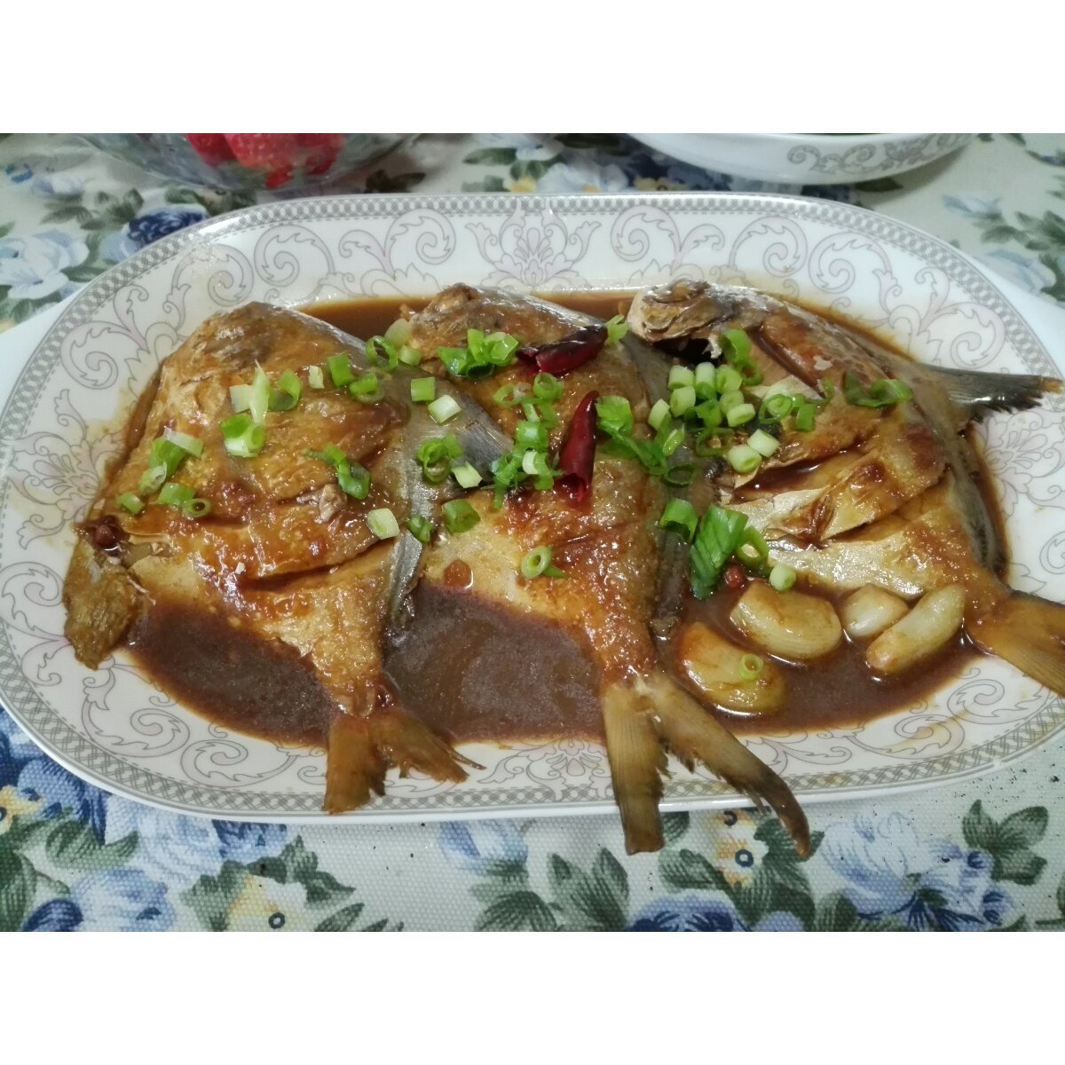 传统中式红烧平鱼