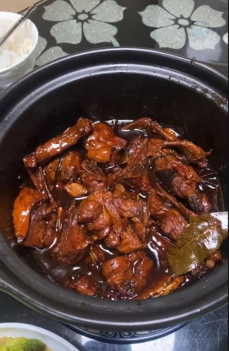 传统正宗的啤酒鸭配方和做法，鲜嫩香浓，只需炒千万不要焯水