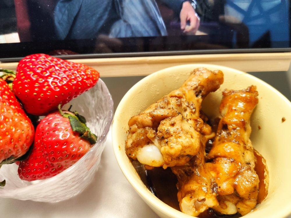 电饭锅酱鸡腿（出自微博：深夜放毒少女）