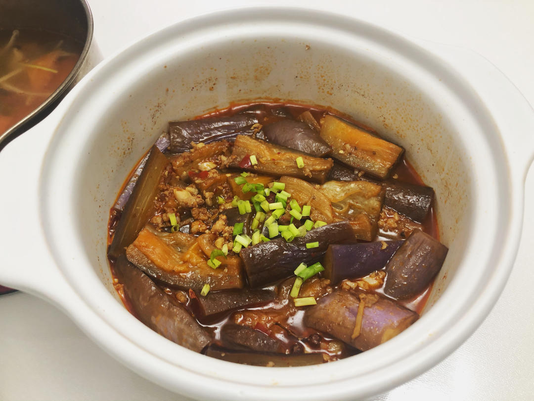 不用油炸超省油的鱼香肉末茄子煲