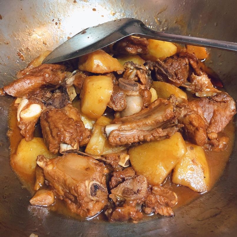 红烧排骨炖土豆