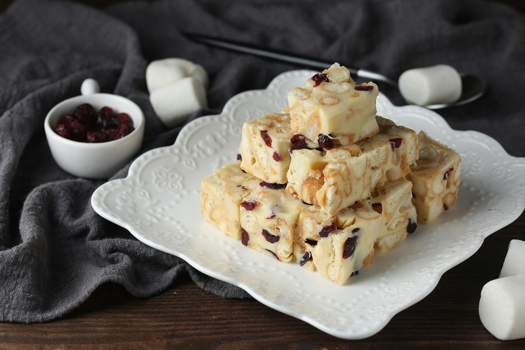 蔓越莓牛扎沙琪玛的做法