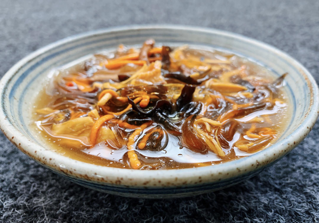 中乌欹谡就是朱洁仪做的自制的浓汤宝做港式碗仔翅顺滑鲜香营养满满