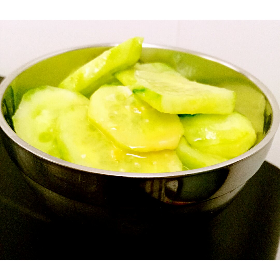 咸蛋黄凉拌黄瓜！