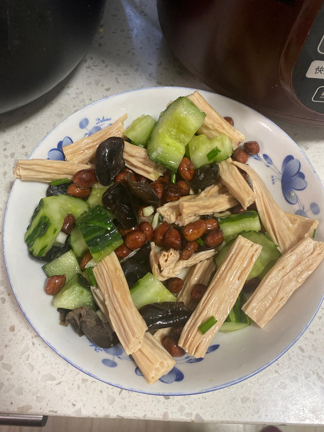凉拌（腐竹木耳黄瓜）