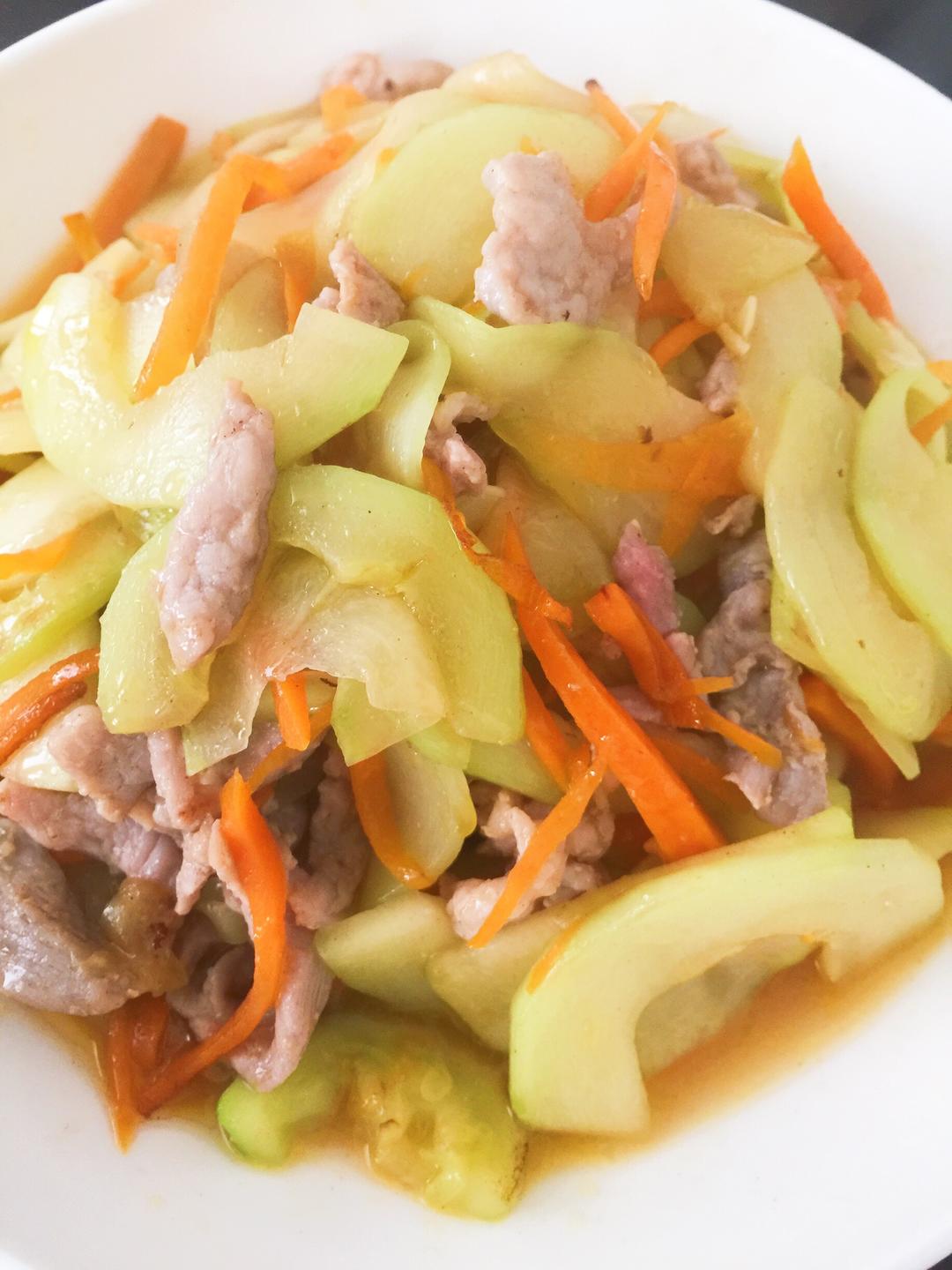 生瓜胡萝卜炒肉丝的做法