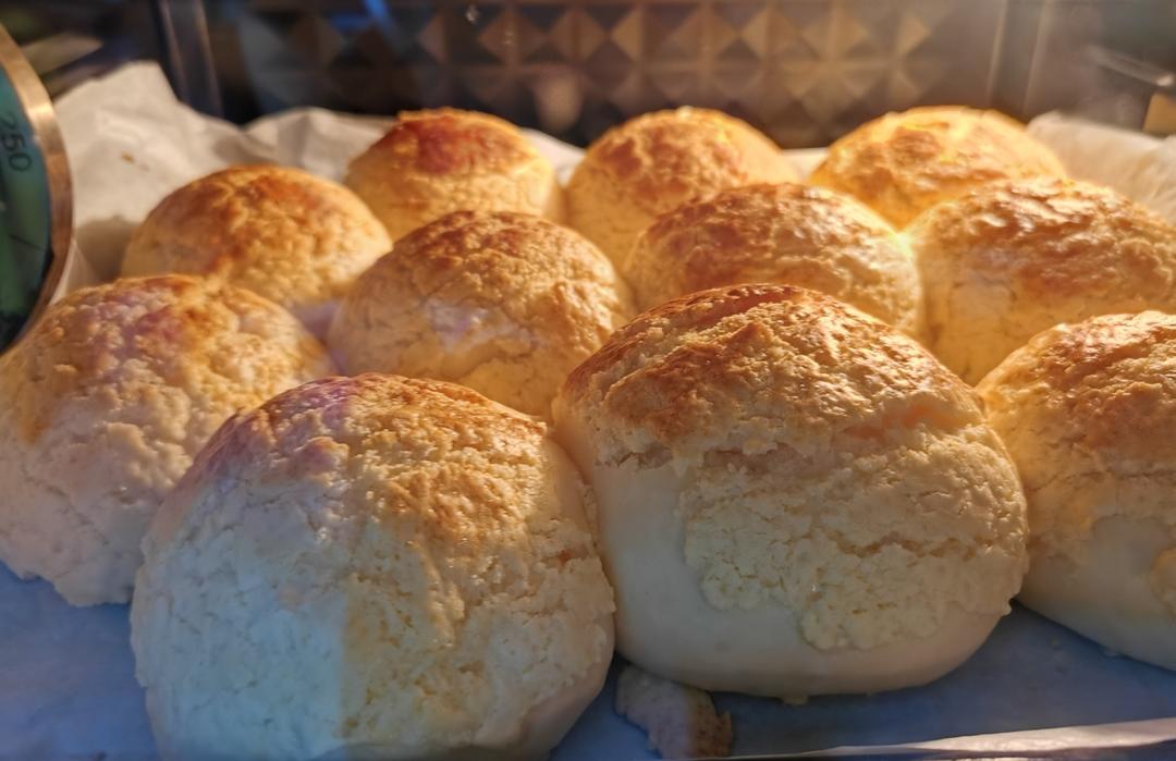 做100款面包の12：在家开茶餐厅!港式菠萝包 –不划格子自然裂开的香酥脆皮！菠萝油/酥皮包