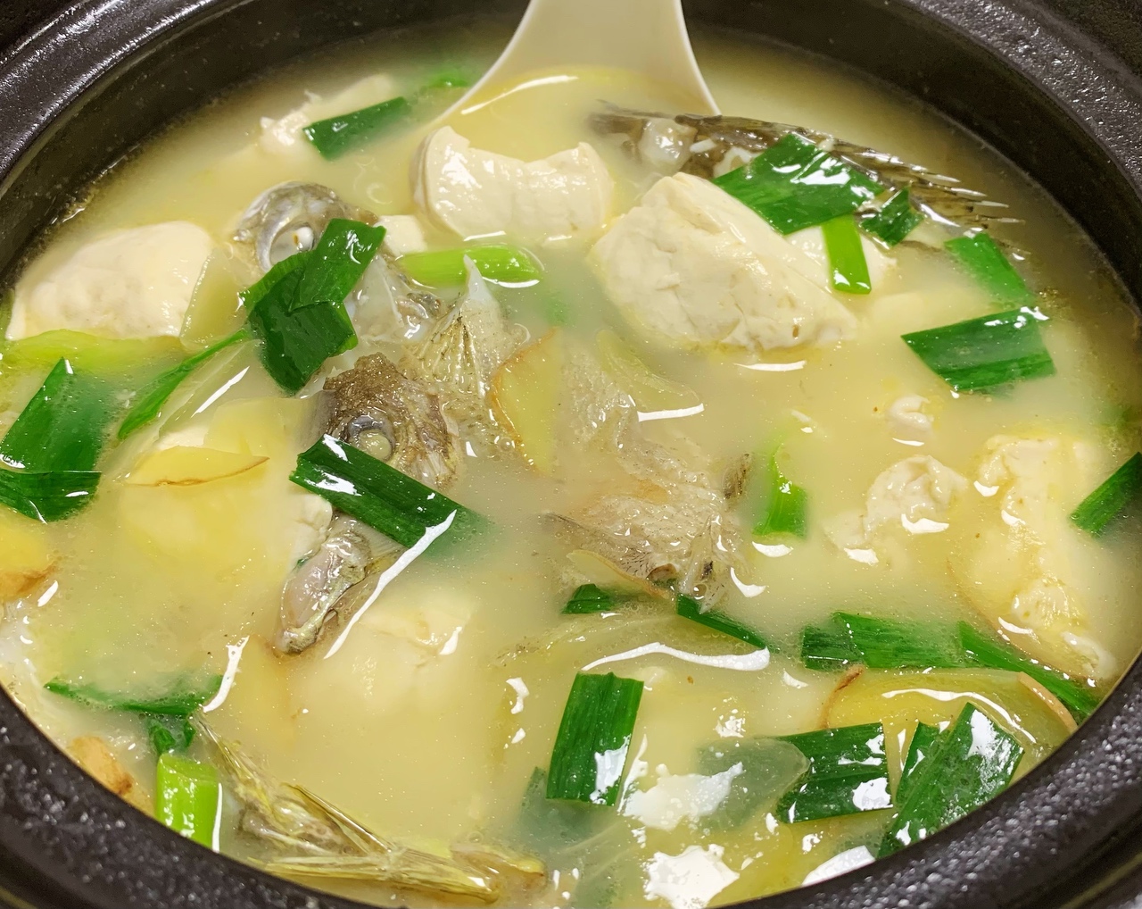 豆腐杂鱼汤