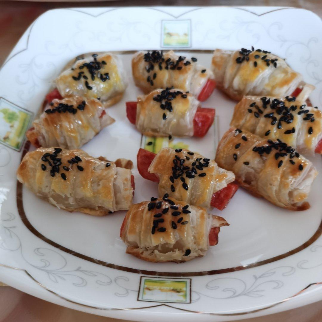 手抓饼香肠卷| 酥皮香肠卷|火腿小可颂