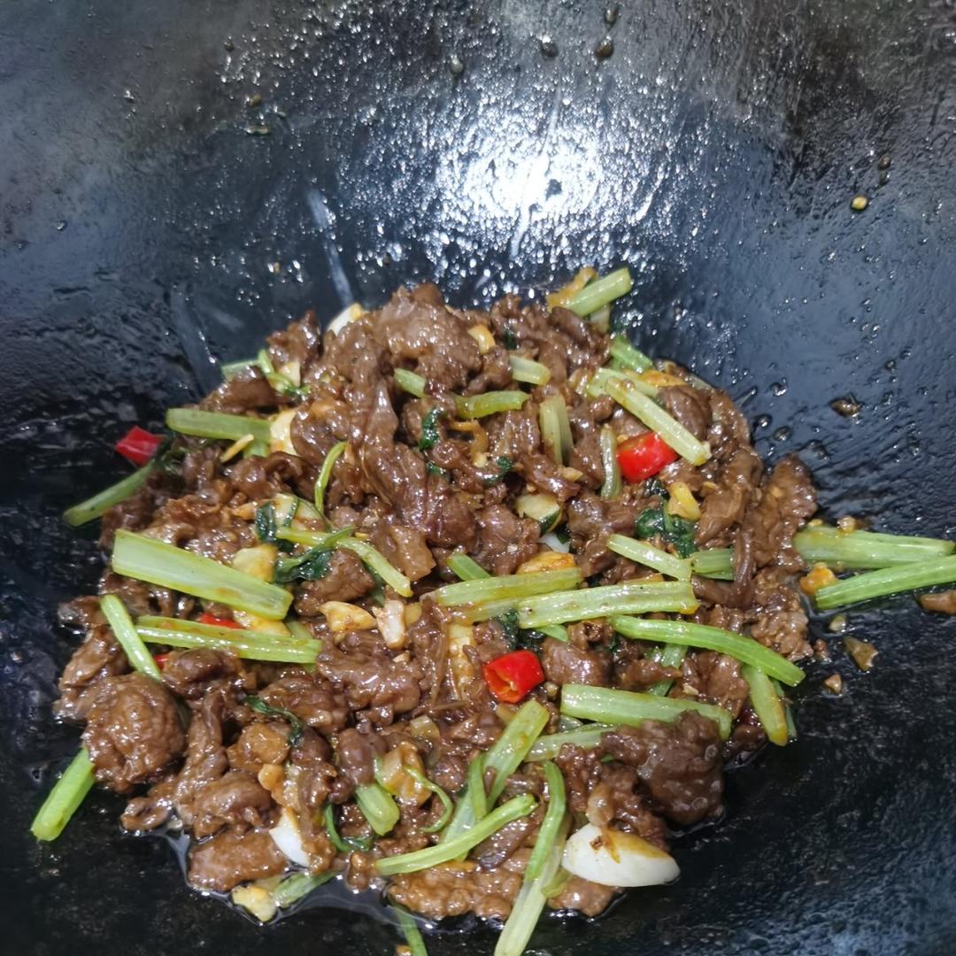 很嫩的小炒芹菜黄牛肉