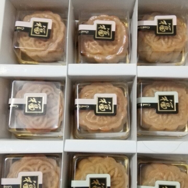 广式月饼—蛋黄芝麻月饼
