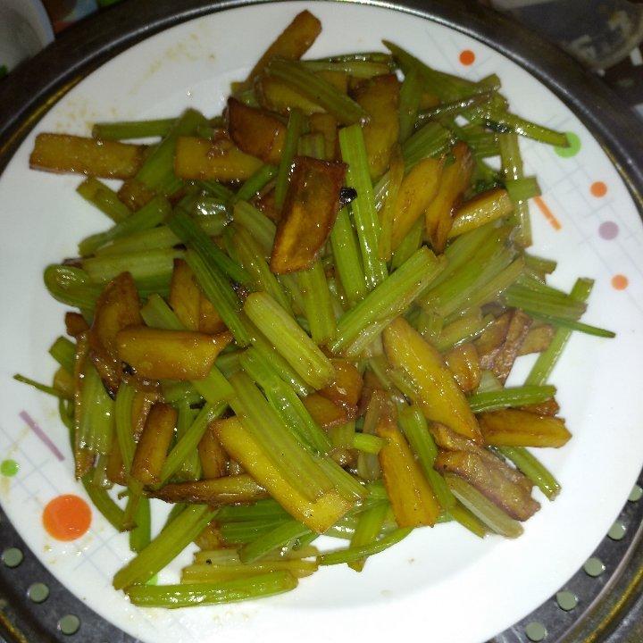 芹菜炒土豆条