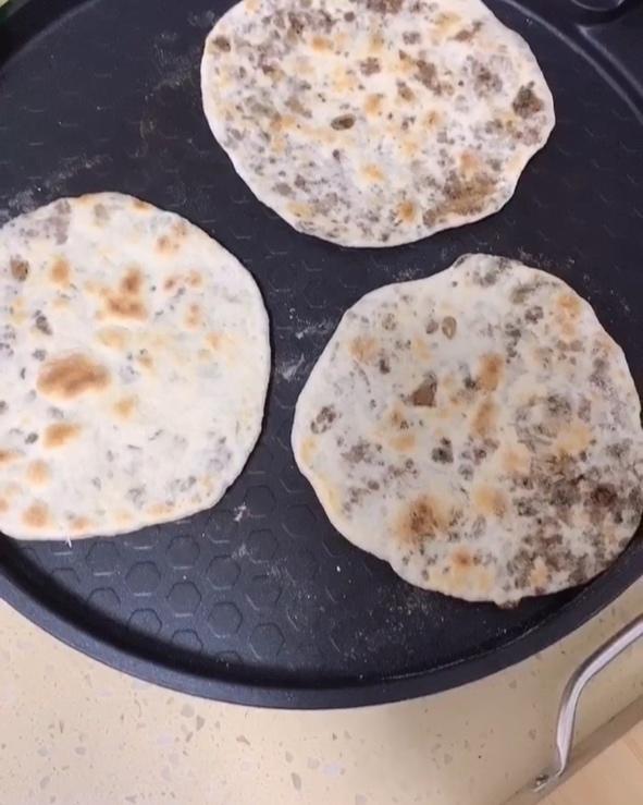 梅干菜肉饼（平底锅煎和烤箱烤两种吃法）