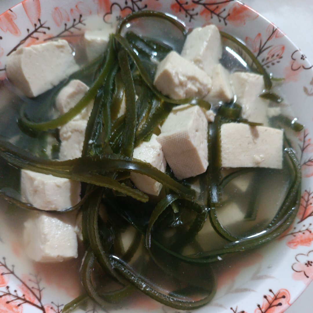 超级鲜的海带豆腐汤