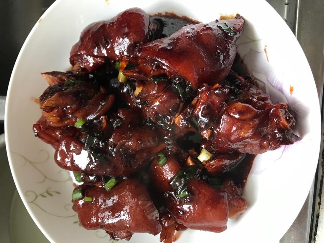 南乳花生猪脚煲