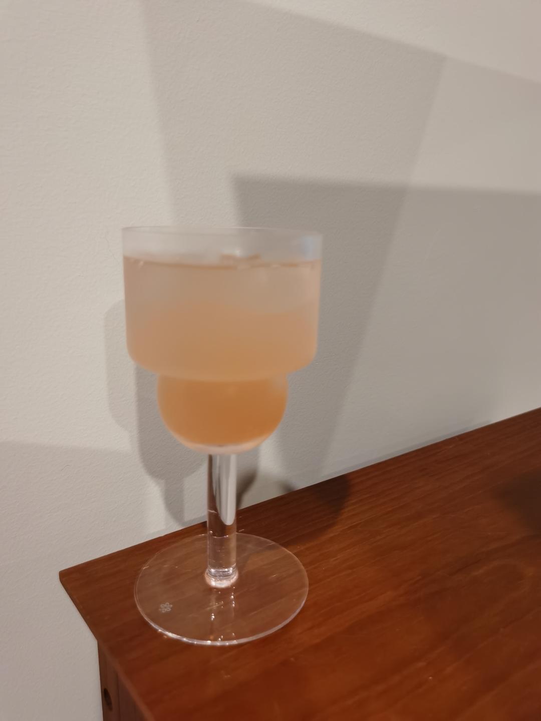 西柚爱好者的清爽鸡尾酒pink gin sour