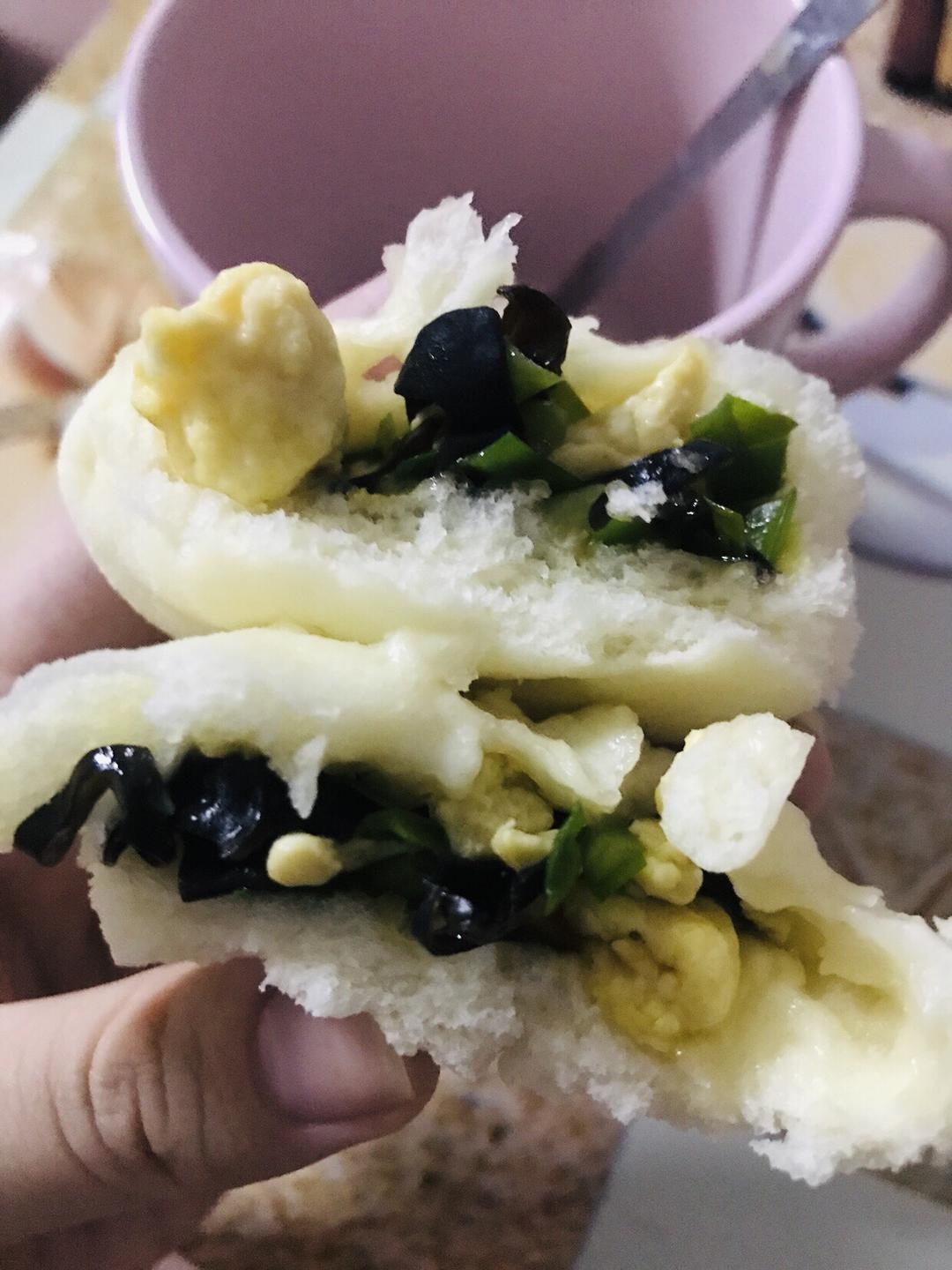 超简单～韭菜鸡蛋木耳菜包子