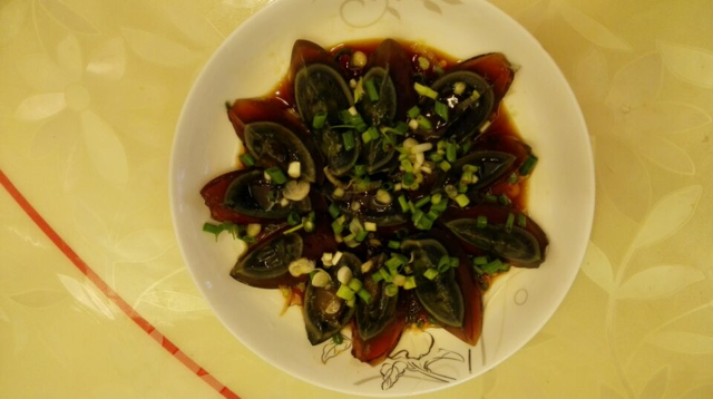 凉拌皮蛋