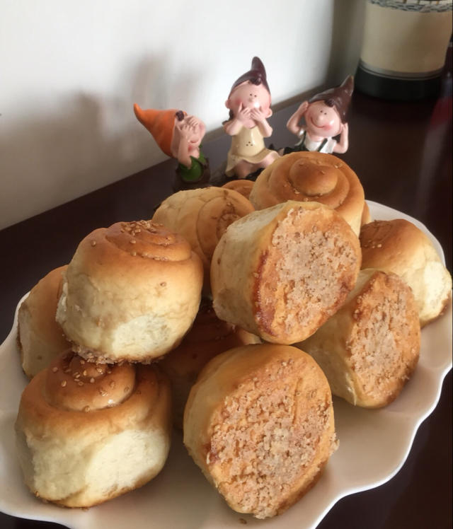 椰蓉花环面包