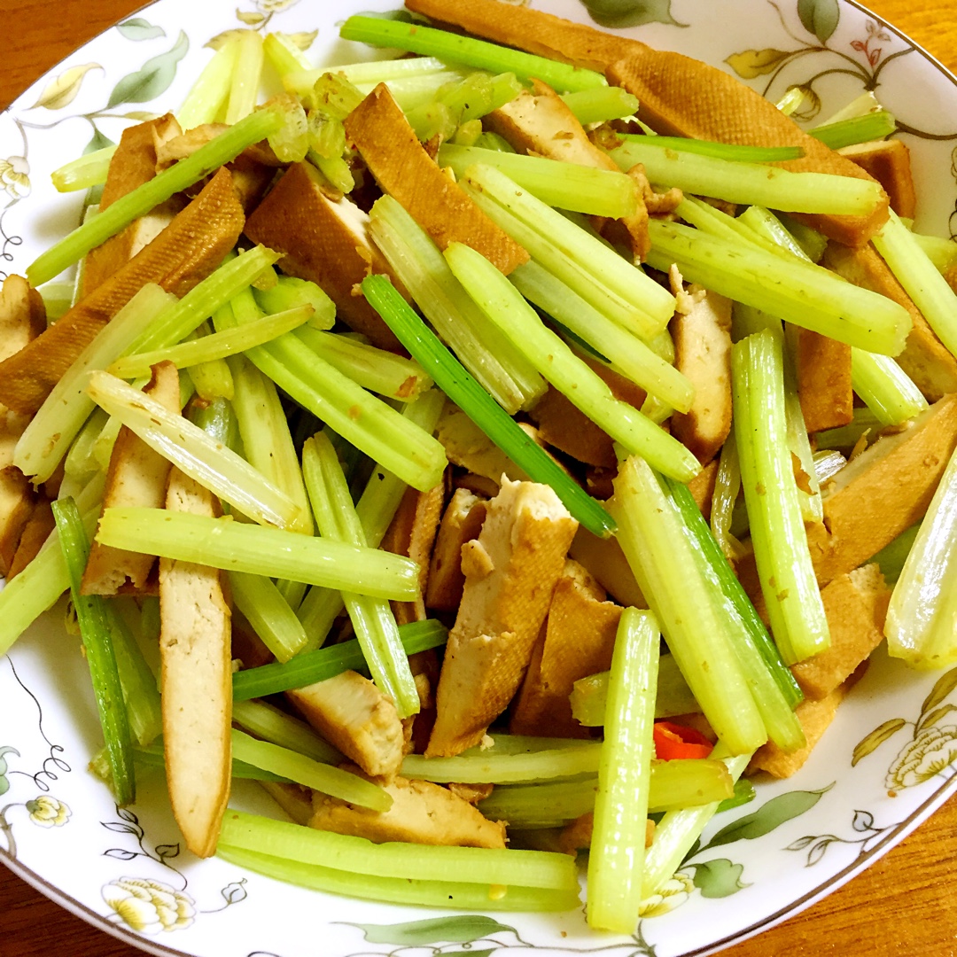 素菜：芹菜炒豆腐干