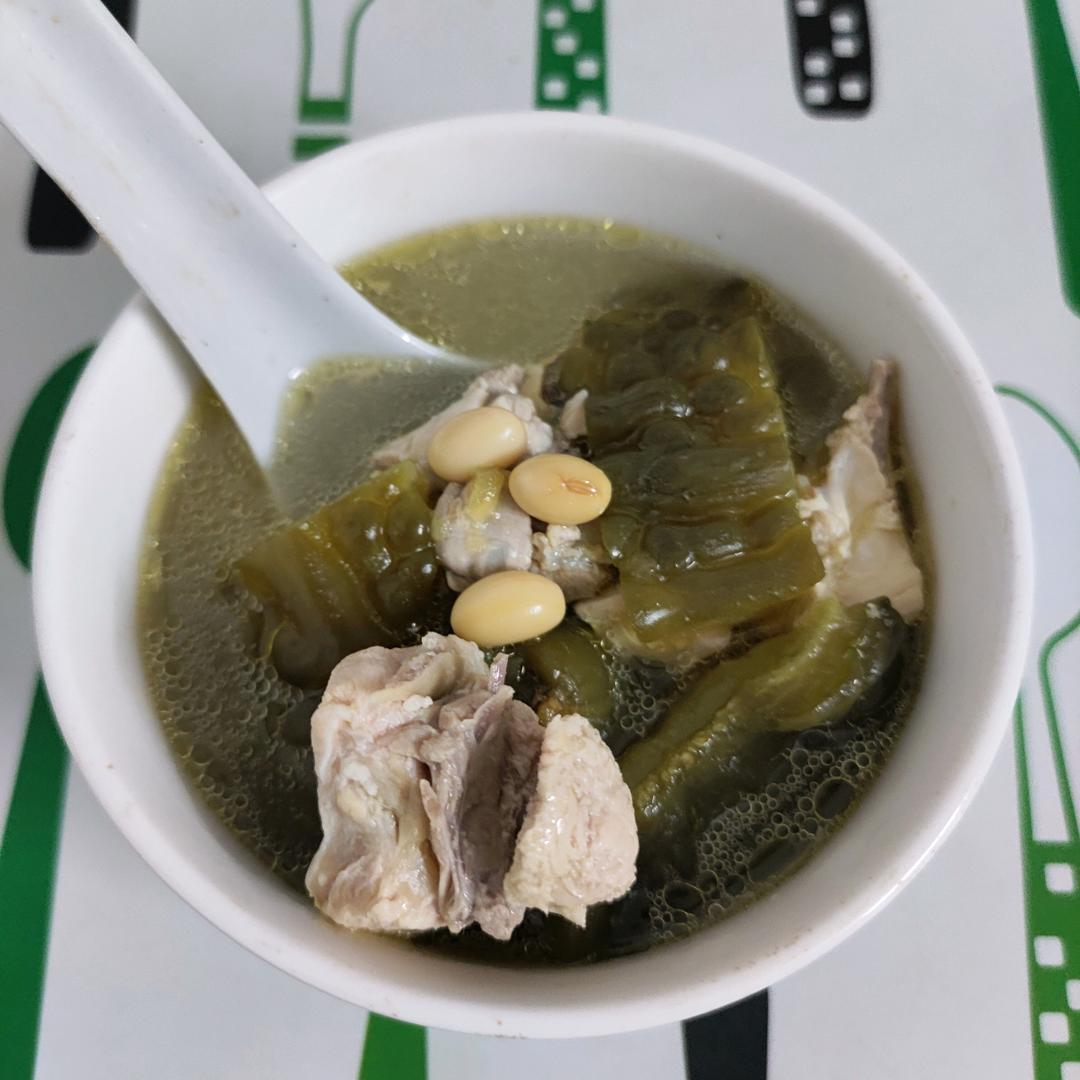 夏日必备老火汤凉瓜黄豆鲍鱼鸡汤