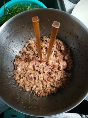 记录猪肉韭菜饺子馅的做法 步骤3