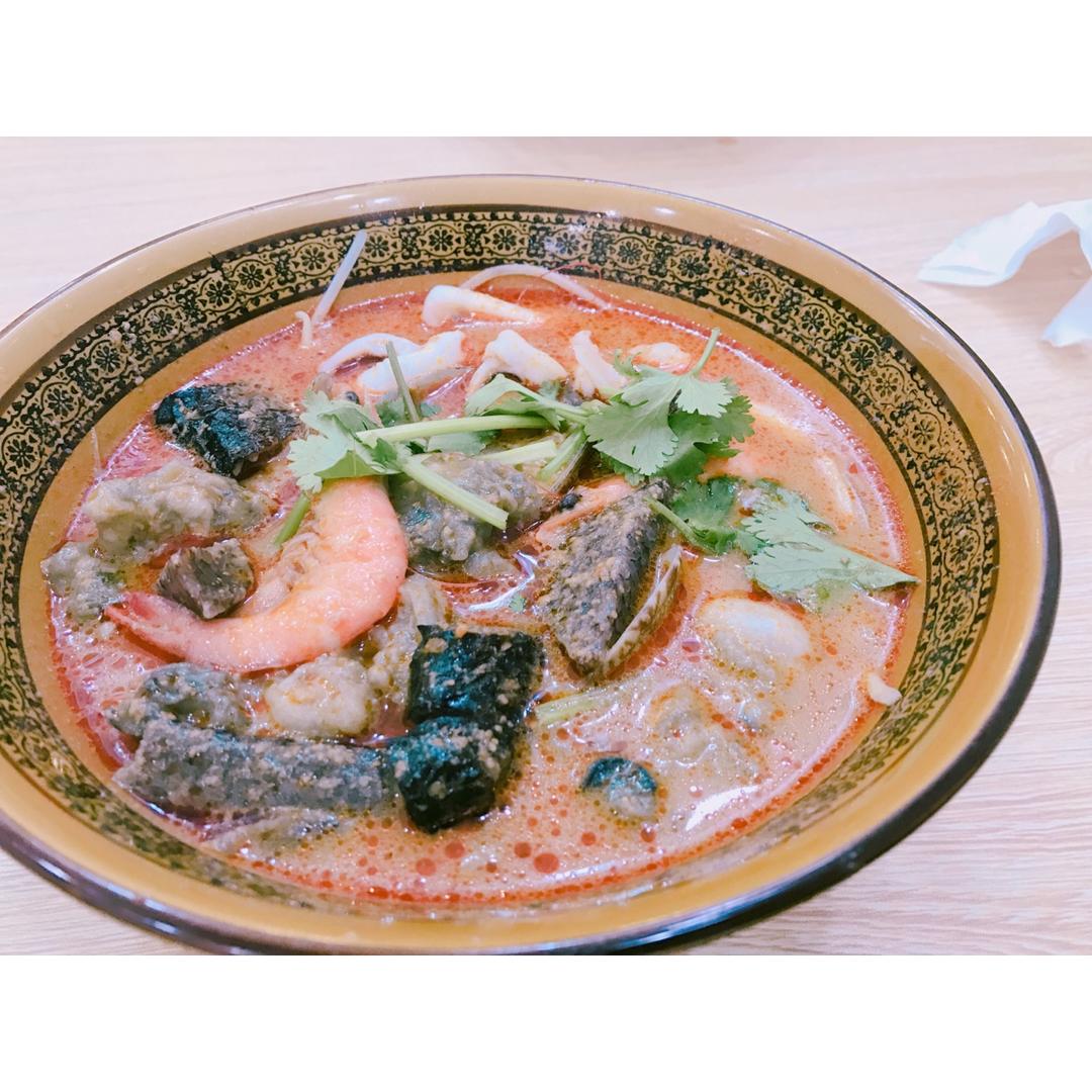 在路上，吃吃吃