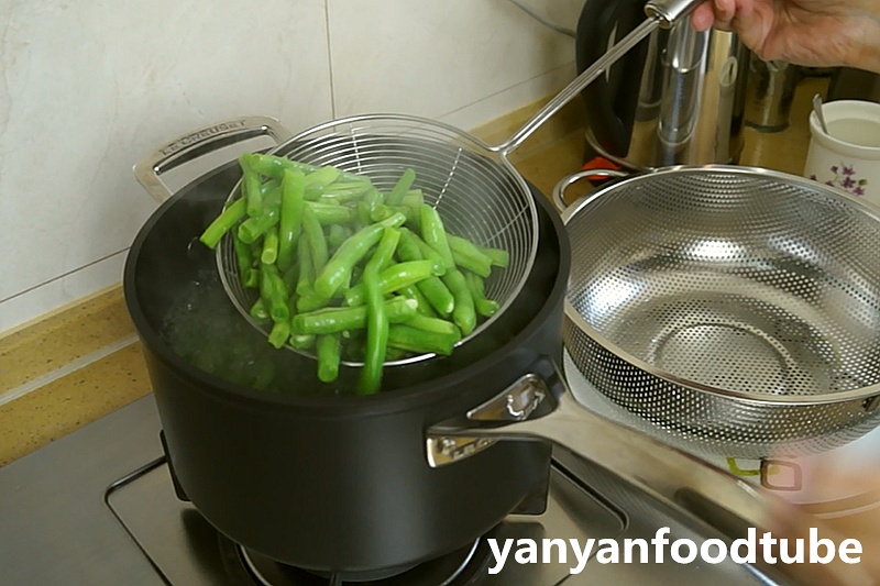 干煸芸豆 Dry Fry Bean的做法 步骤3