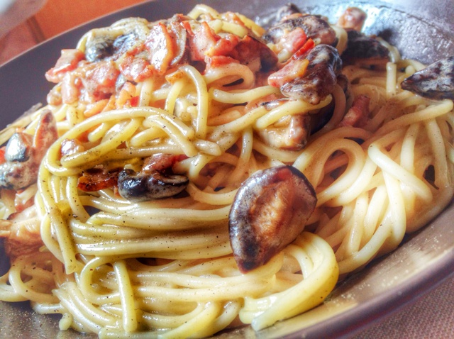 白汁蘑菇培根意粉