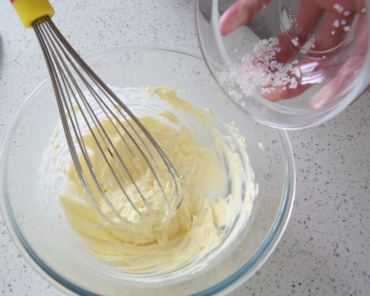 爆浆海盐奶盖蛋糕(加高戚风蛋糕）的做法 步骤11