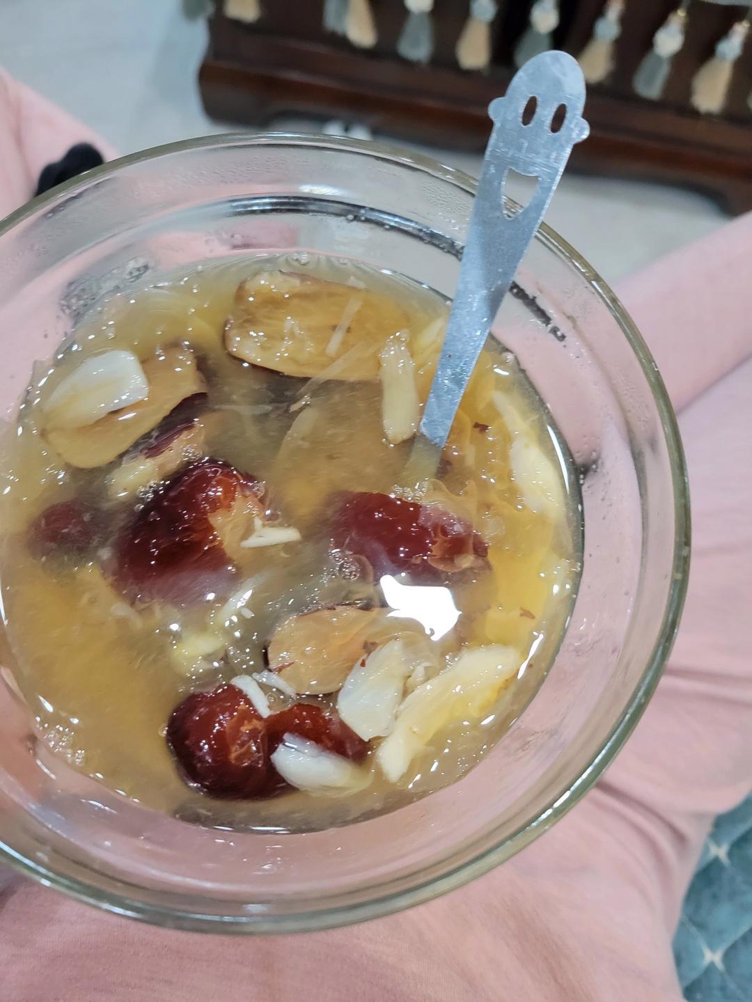 红枣桂圆百合莲子银耳粥