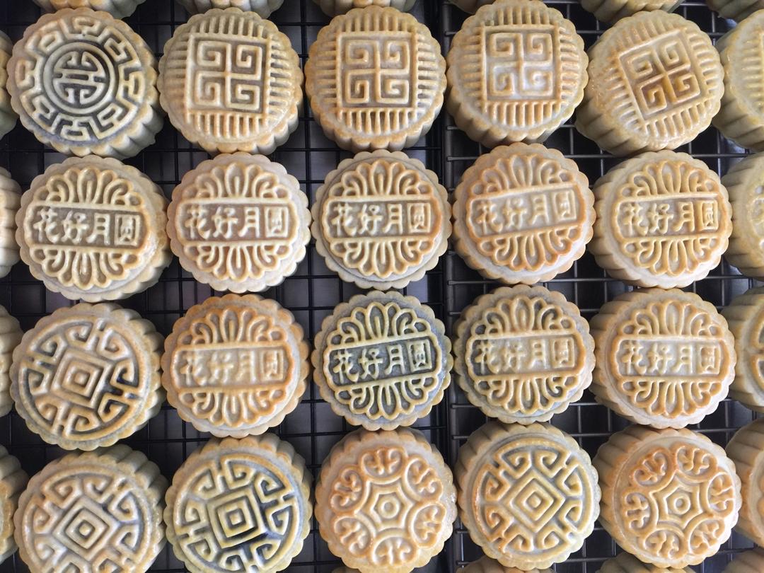 广式月饼—蛋黄莲蓉月饼