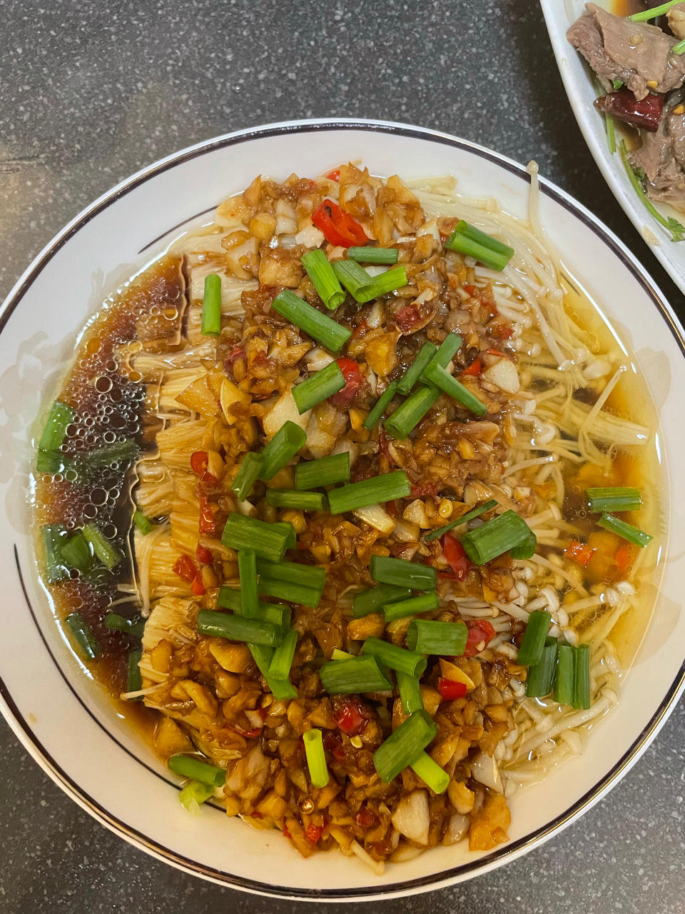 蒜蓉金针菇，简单快手的下饭神菜