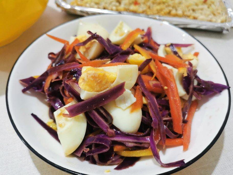 紫甘蓝芦笋鸡蛋沙拉