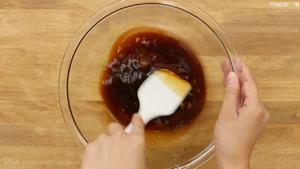 日式简单菜谱-微波炉蜂蜜鸡肉叉烧的做法 步骤3