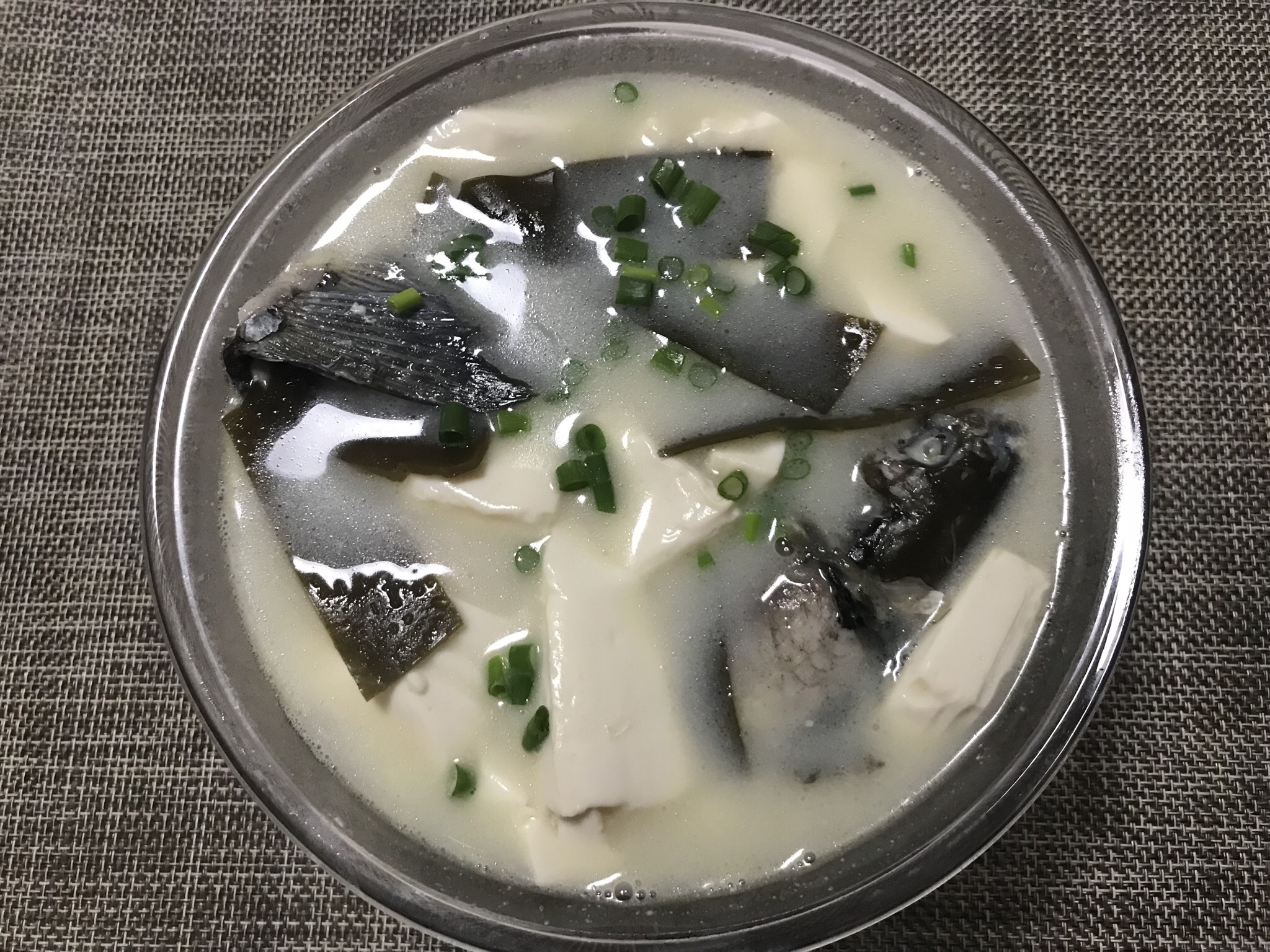 鲫鱼豆腐海带汤