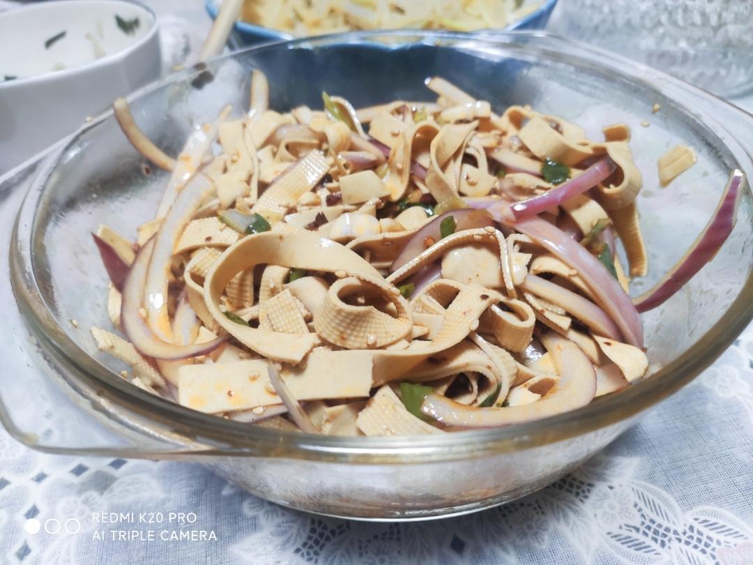 超快手的凉拌千张黄瓜胡萝卜丝