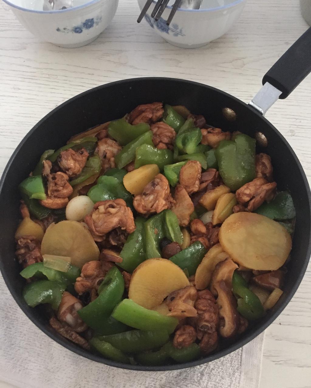 【黄焖鸡米饭】