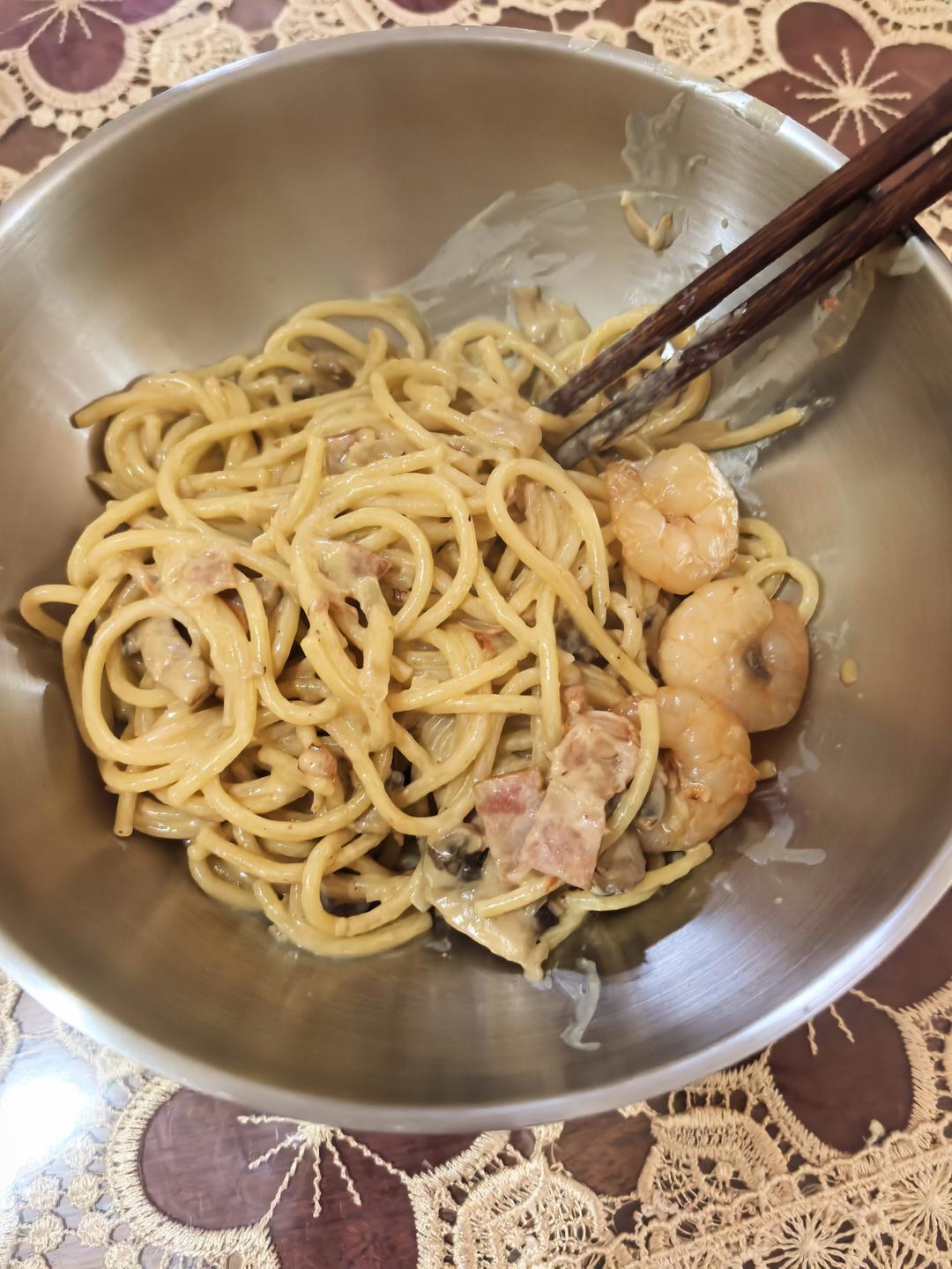 奶油培根蘑菇意面