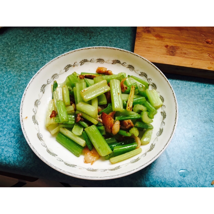 芹菜炒肉