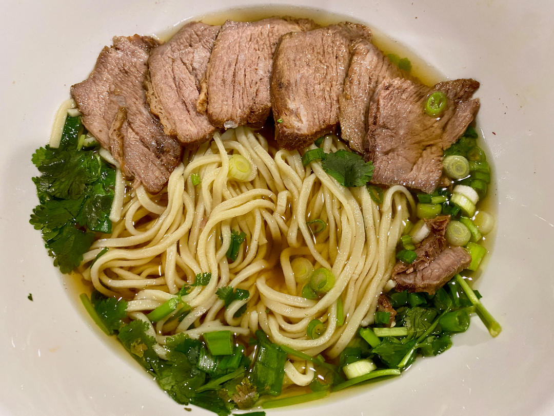 正宗兰州牛肉面～～                        不是兰州拉面😁