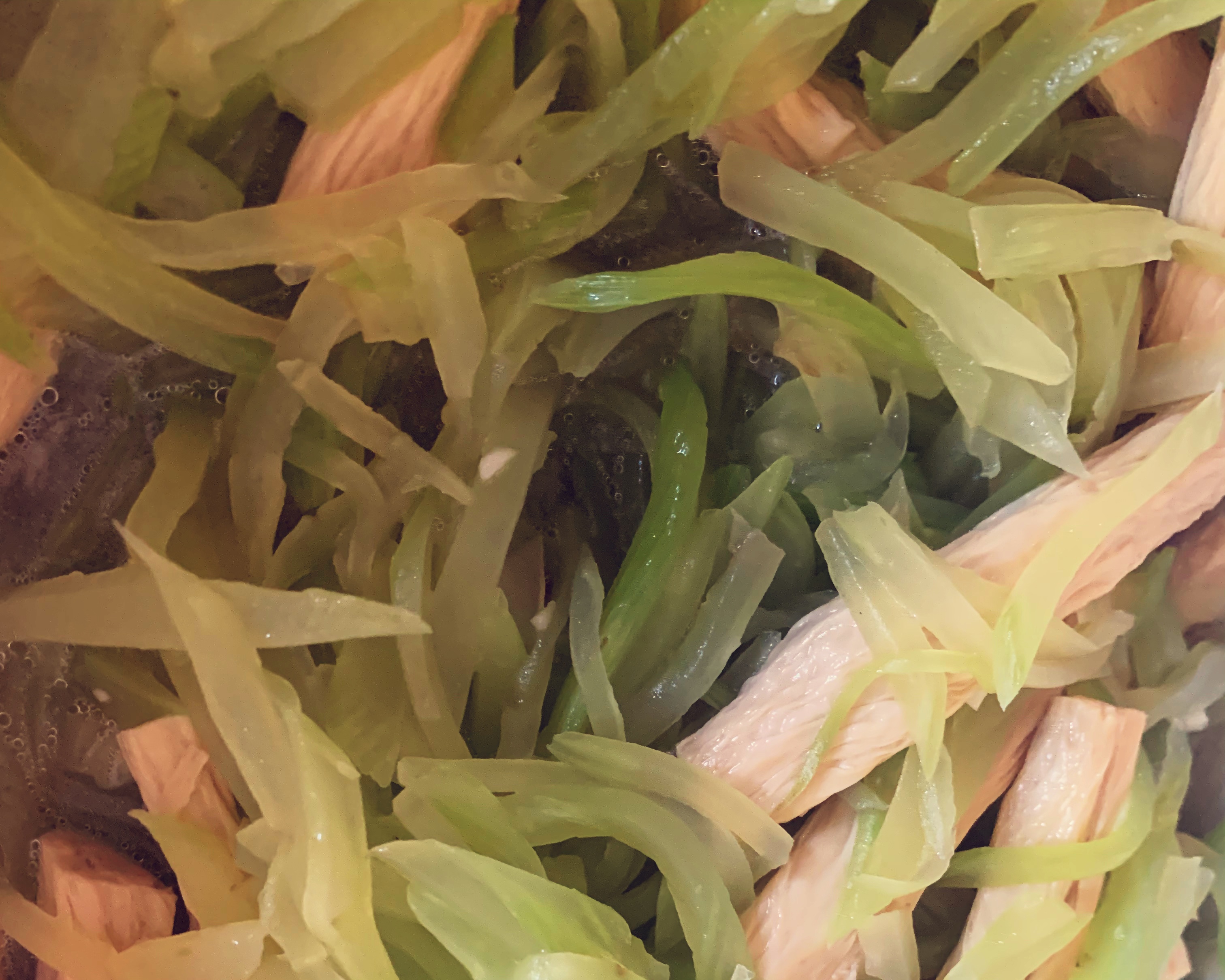 凉拌腐竹莴苣的做法