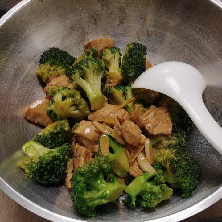 西兰花炒鸡胸肉