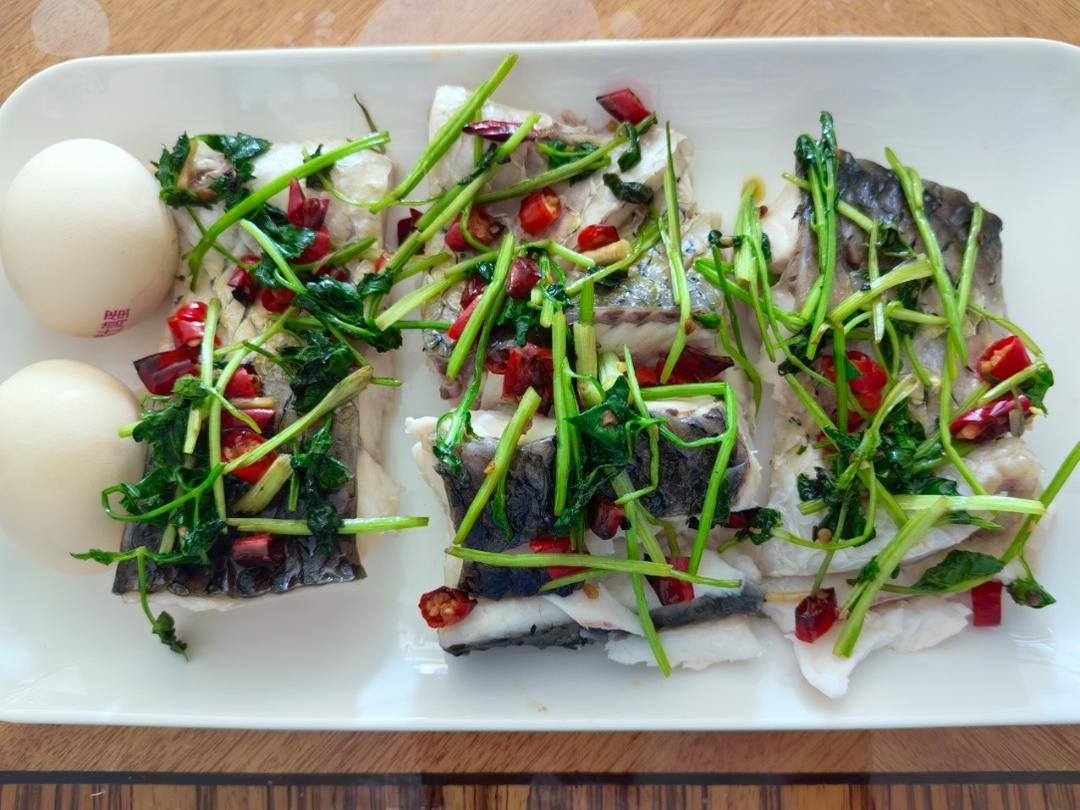 厨师长教你：“清蒸鲈鱼”，鲜嫩美味，内附蒸鱼酱油专业调制方法