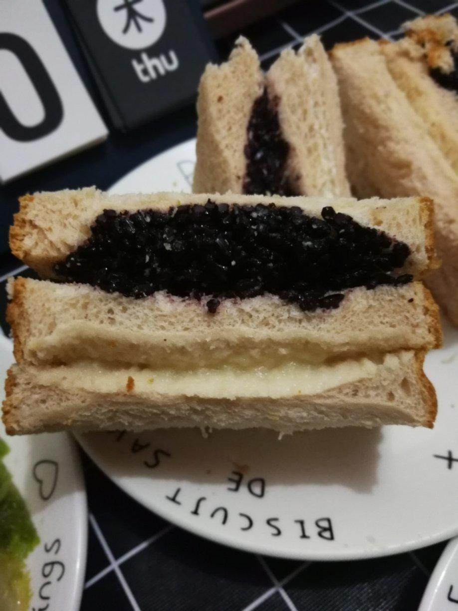 网红紫米奶酪包