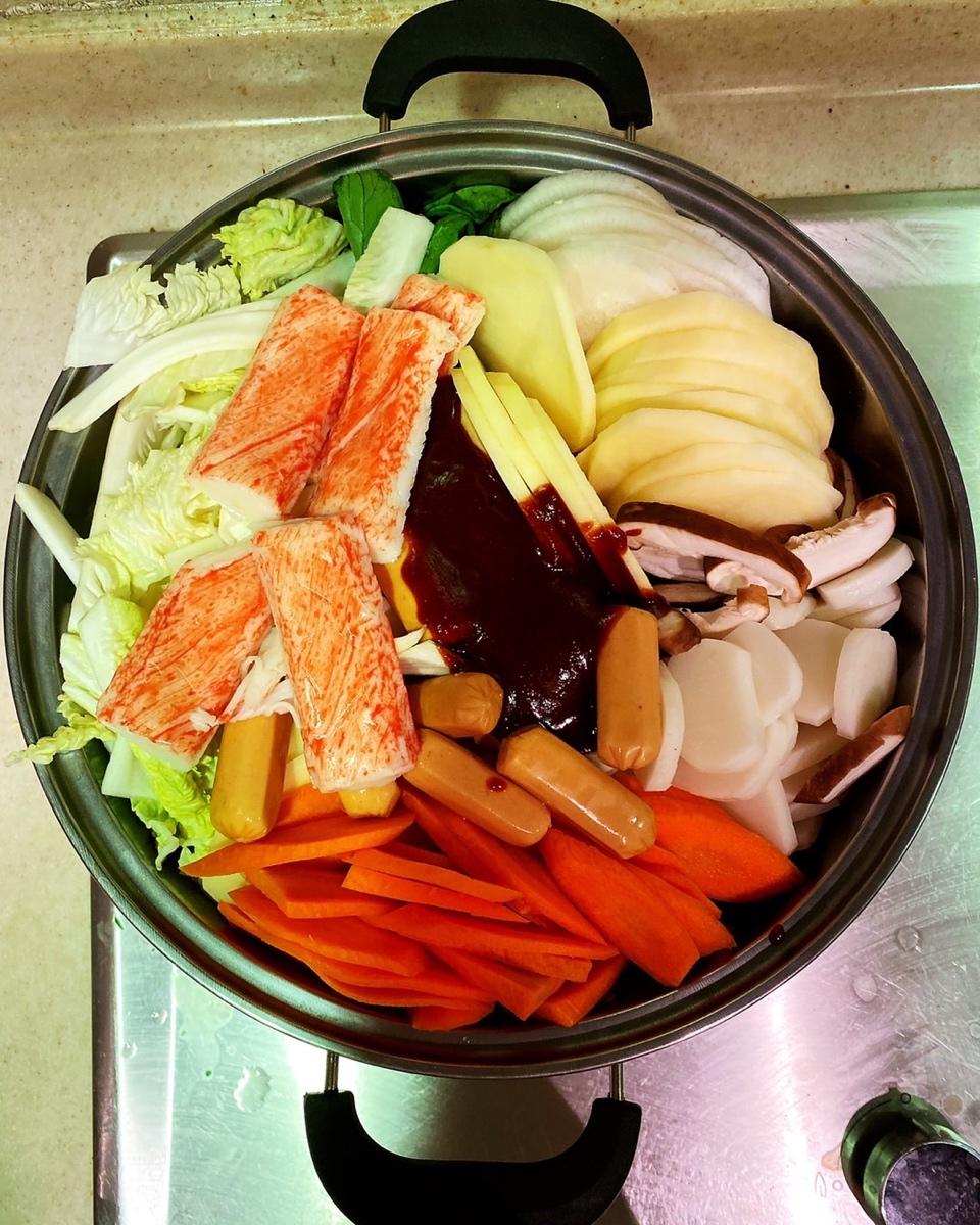 视频【韩国芝士部队锅】香辣美味，不需要厨艺！——松下塔吉锅食谱