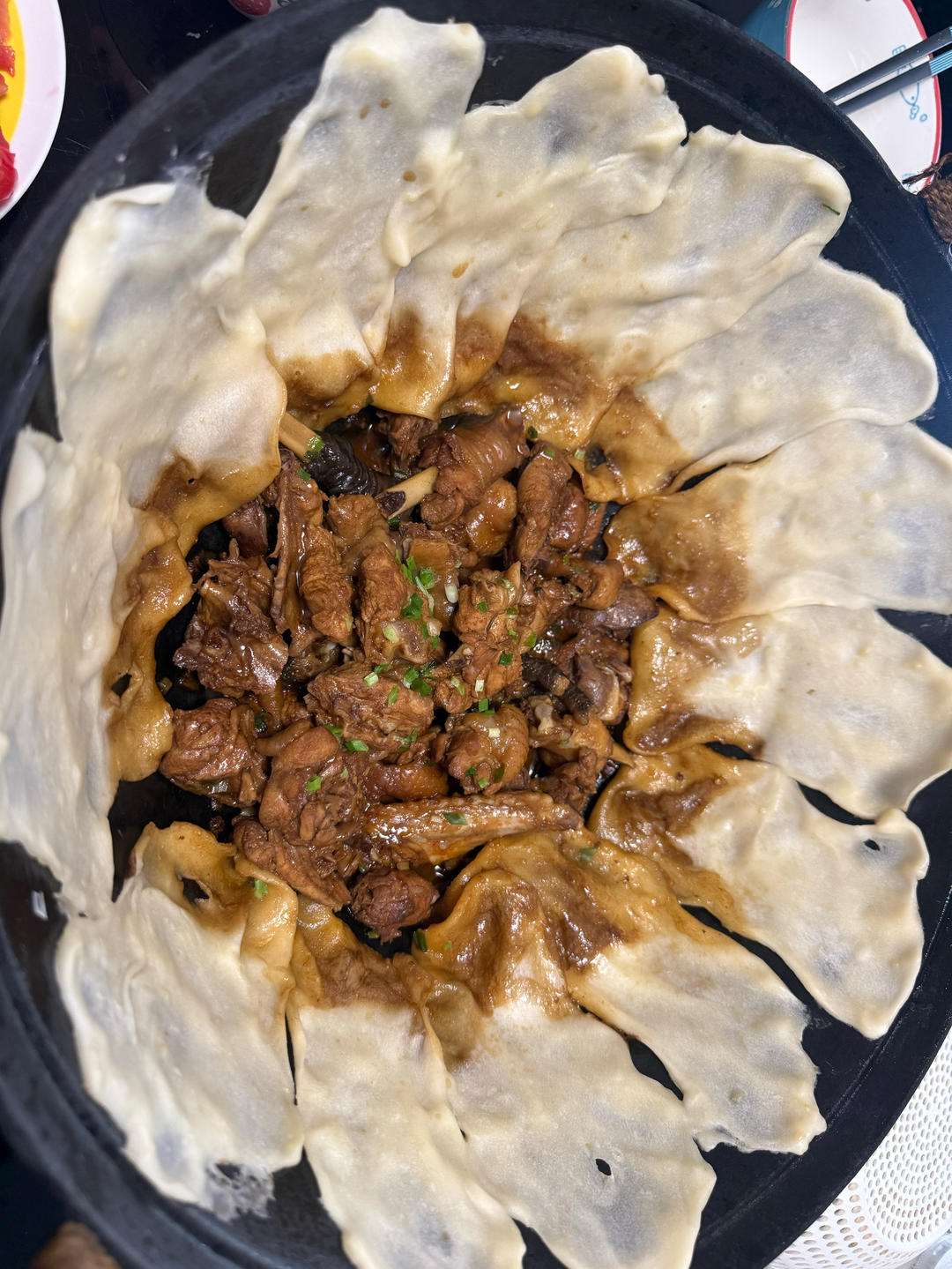 地锅鸡，教你贴饼子好吃的小技巧~